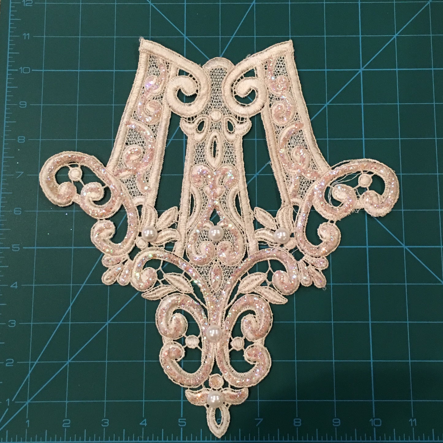 Cream necklace applique