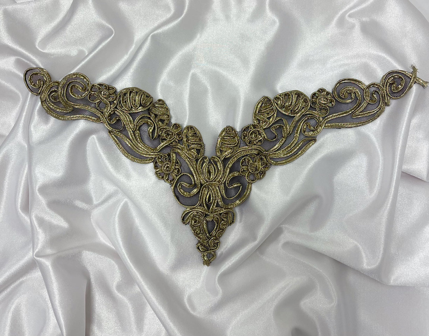 Gold necklace applique