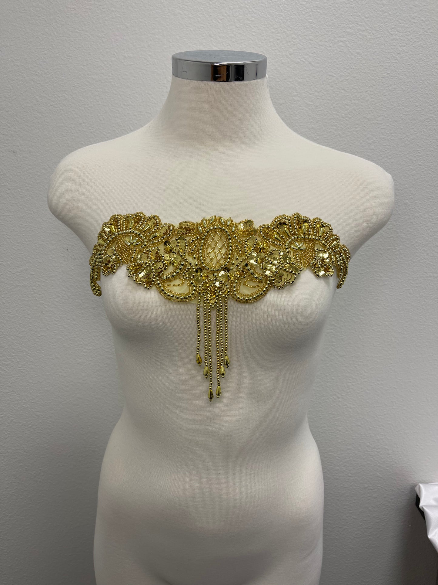 Gold sequin necklace applique