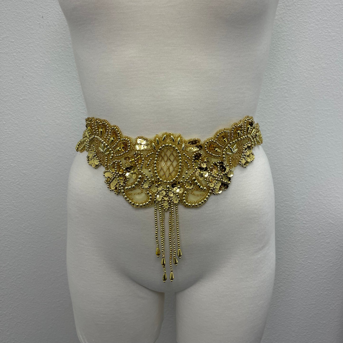 Gold sequin necklace applique
